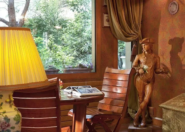 ホテル オテル ビアンヴニュ パリ